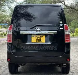 Toyota Noah 2.0 143hp AWD (7 Seater) 2007 Black
