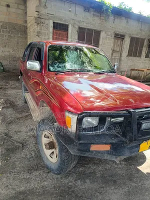 Toyota Hilux 2000 Red