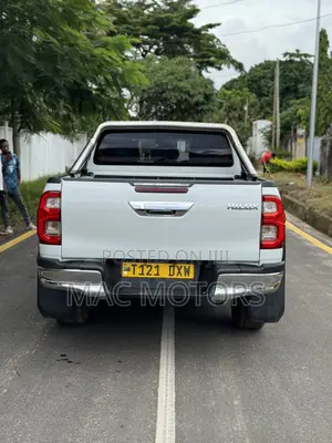 Toyota Hilux 2.8 Diesel 2020 White