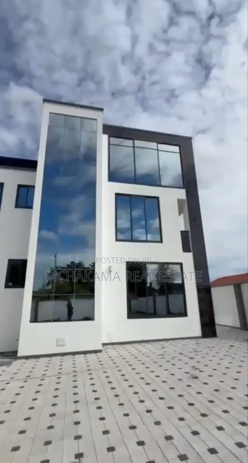 5bdrm Block of Flats in Mchakama Real Estate, Mbweni for sale