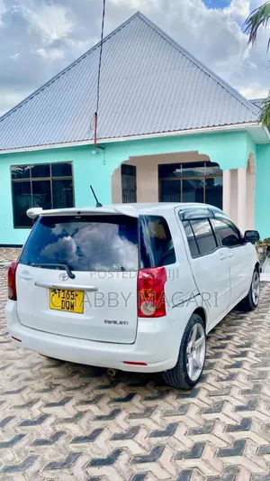 Toyota Raum 1.5 FWD 2004 White