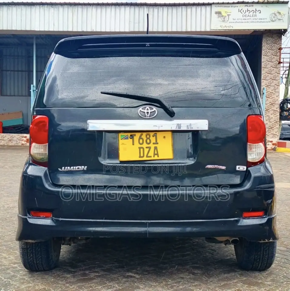 Toyota Corolla Rumion Hatchback 1.5 FWD 2008 Black