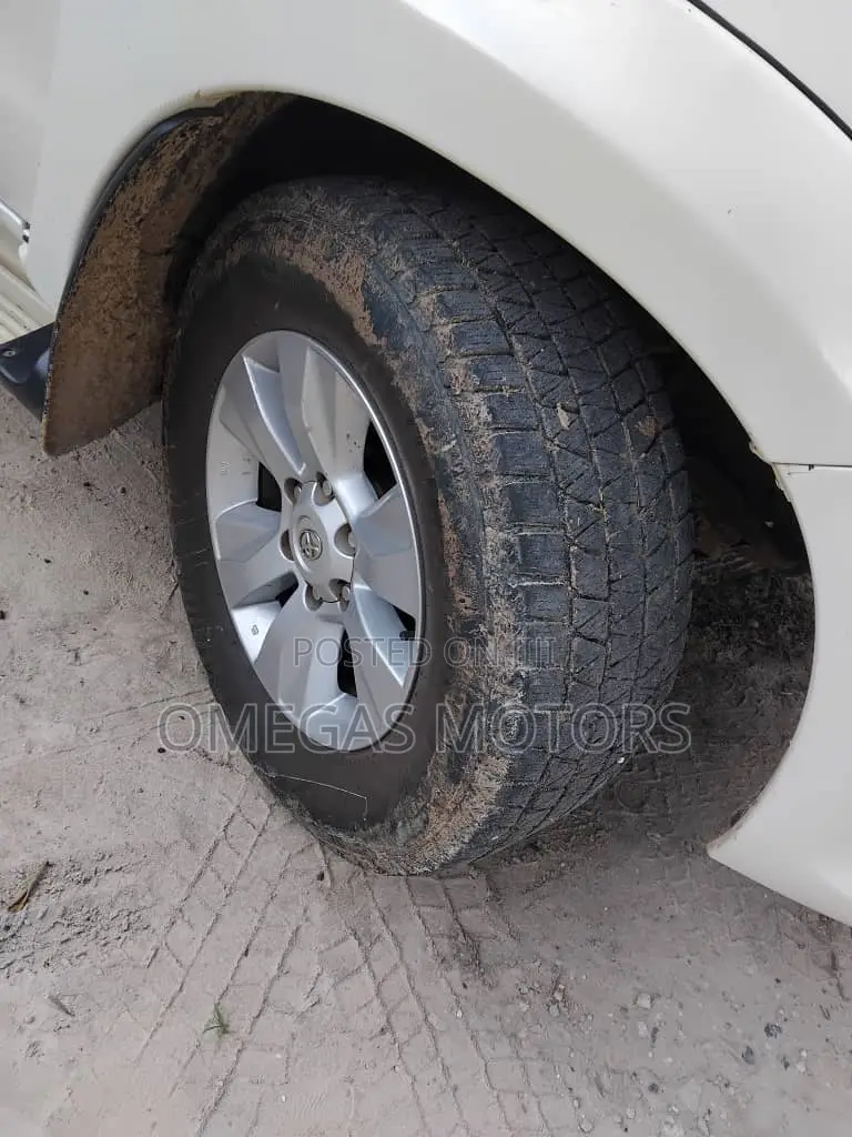Toyota Hilux 2012 Pearl