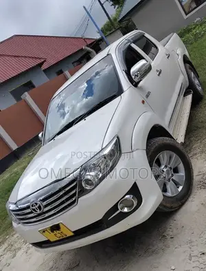 Toyota Hilux 2012 Pearl