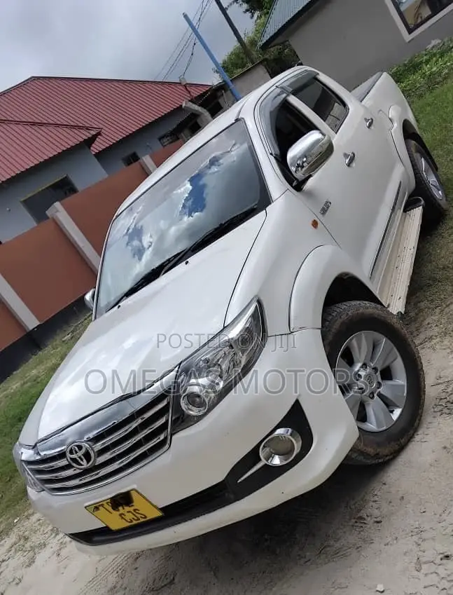 Toyota Hilux 2012 Pearl