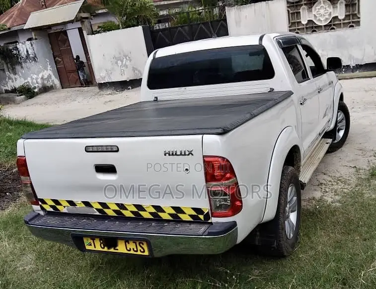 Toyota Hilux 2012 Pearl