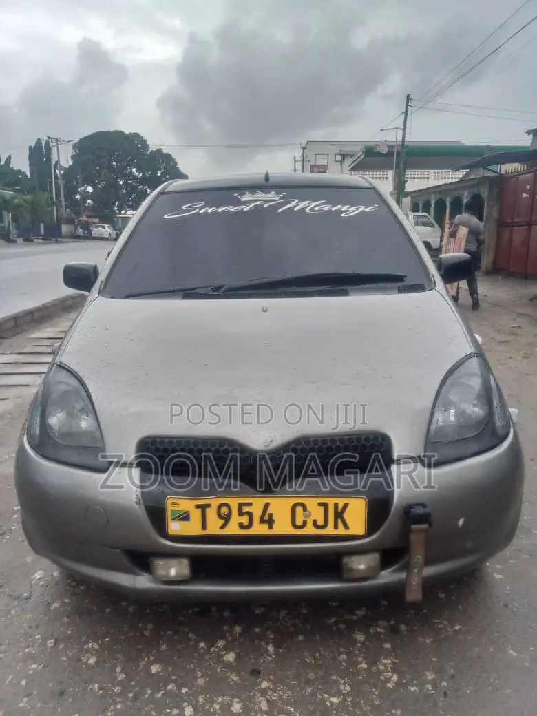 Toyota Vitz 2004 Gray