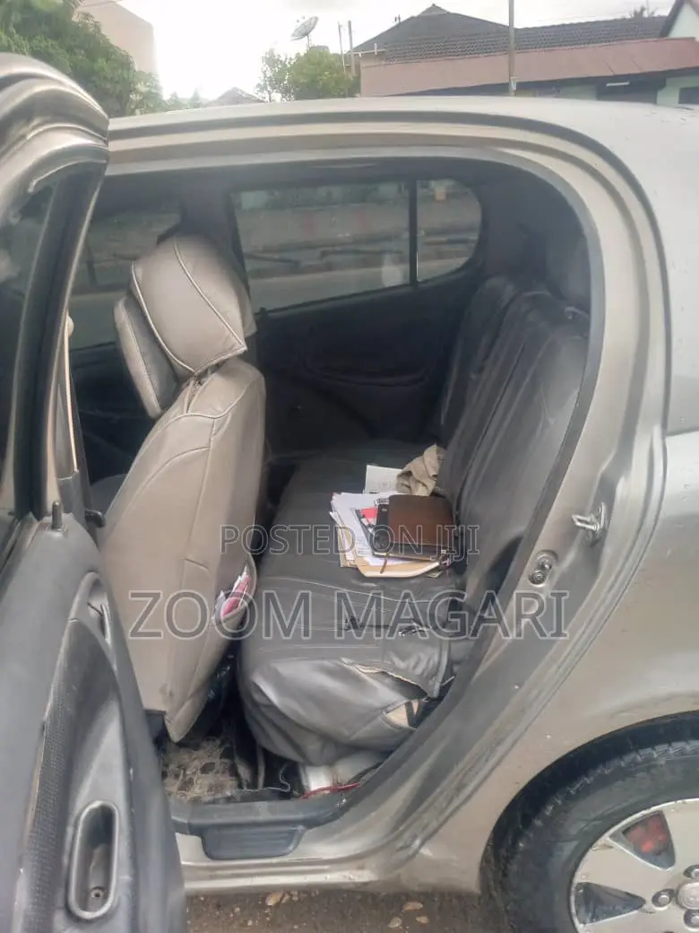 Toyota Vitz 2004 Gray