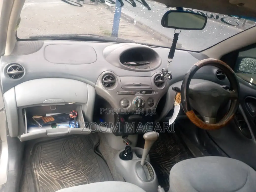 Toyota Vitz 2004 Gray