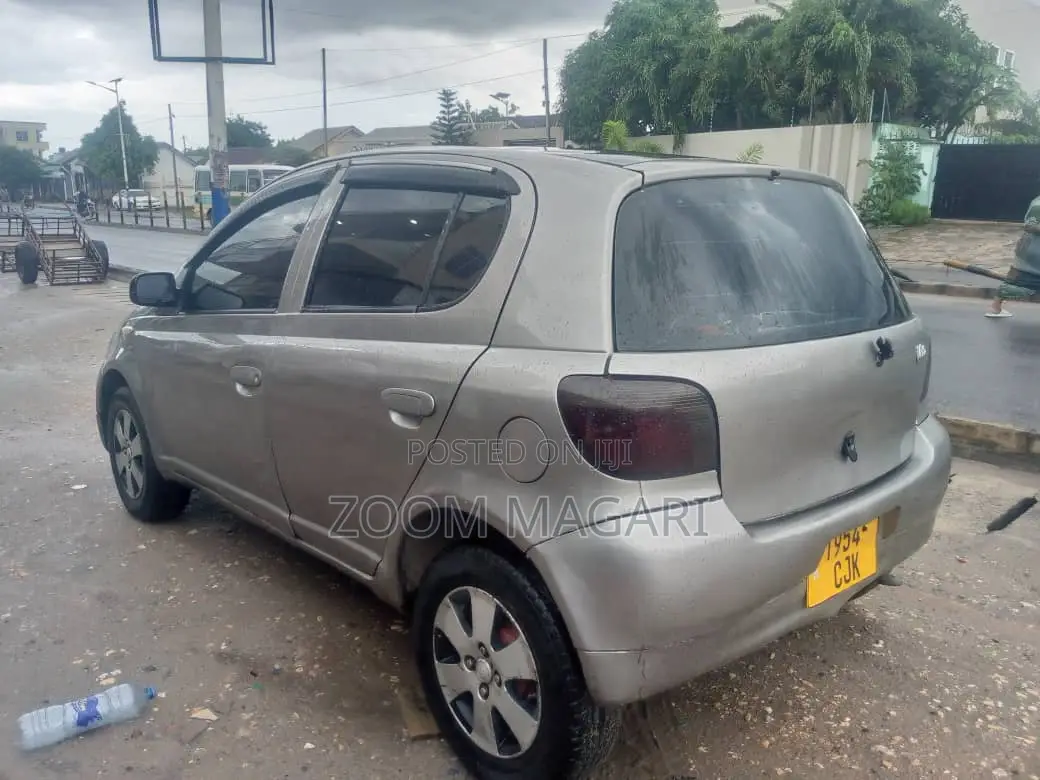 Toyota Vitz 2004 Gray
