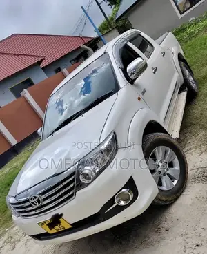 Toyota Hilux 2012 Pearl