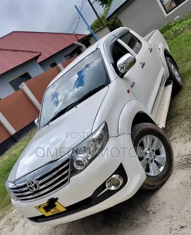 Toyota Hilux 2012 Pearl