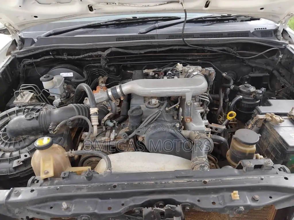 Toyota Hilux 2012 Pearl