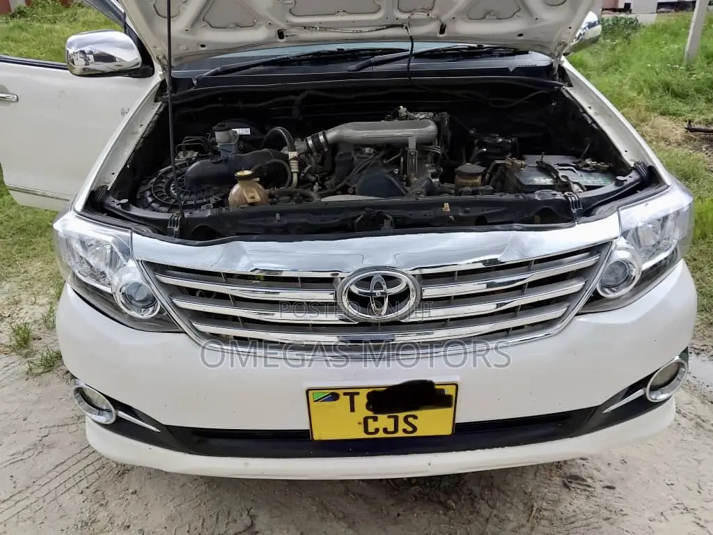 Toyota Hilux 2012 Pearl