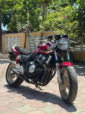 Honda CB 2011 Red