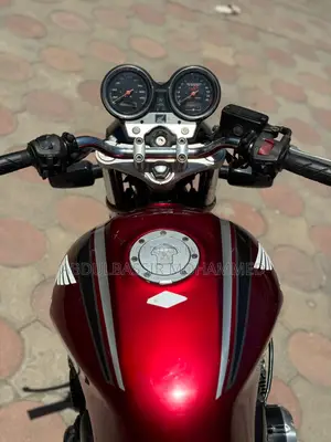 Honda CB 2011 Red