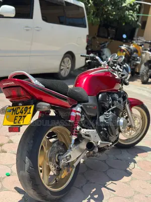 Honda CB 2011 Red