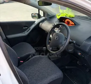 Toyota Vitz 1.0 FWD 5dr 2009 Off white