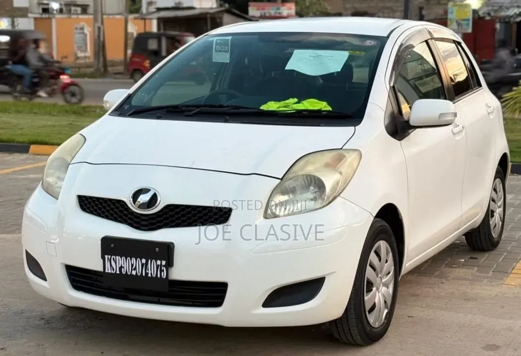 Toyota Vitz 1.0 FWD 5dr 2009 Off white