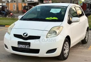 Toyota Vitz 1.0 FWD 5dr 2009 Off white