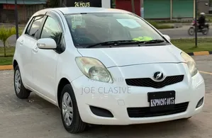 Toyota Vitz 1.0 FWD 5dr 2009 Off white
