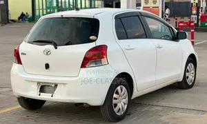 Toyota Vitz 1.0 FWD 5dr 2009 Off white