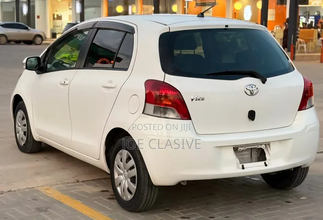 Toyota Vitz 1.0 FWD 5dr 2009 Off white