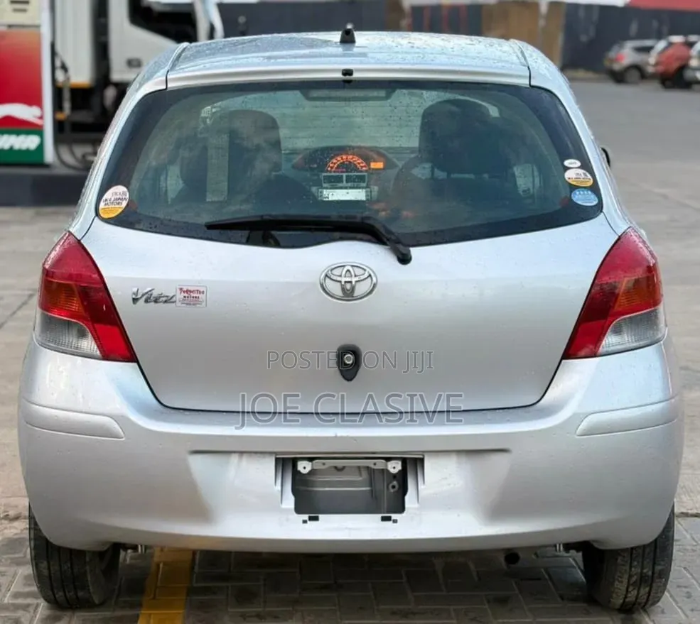 Toyota Vitz 1.3 FWD 5dr 2006 Silver