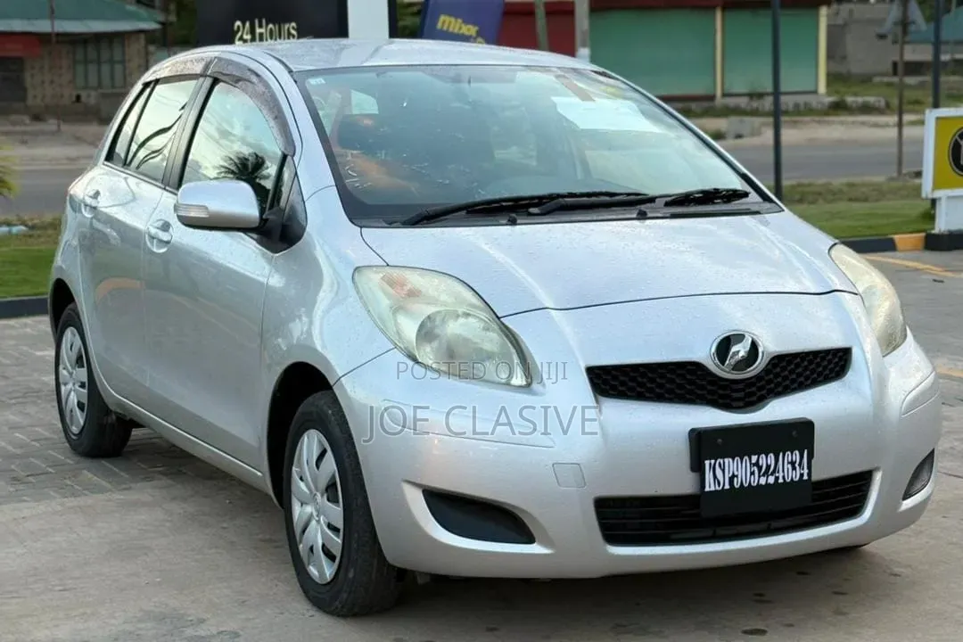 Toyota Vitz 1.3 FWD 5dr 2006 Silver