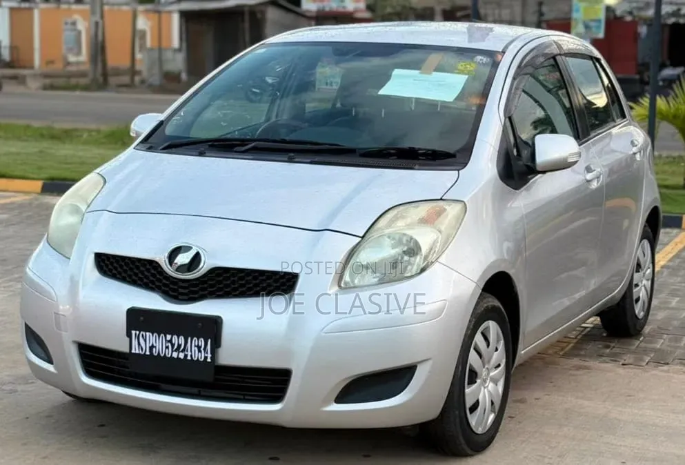 Toyota Vitz 1.3 FWD 5dr 2006 Silver