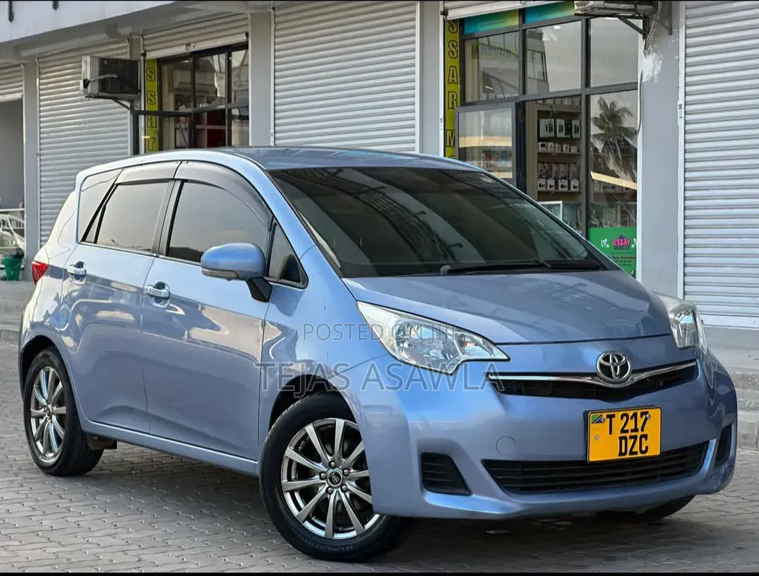 Toyota Ractis 2014 Blue