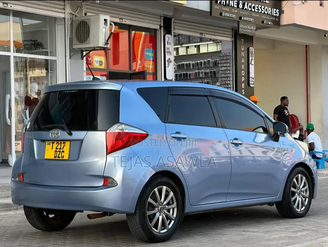 Toyota Ractis 2014 Blue