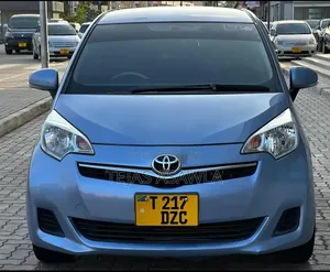 Toyota Ractis 2014 Blue