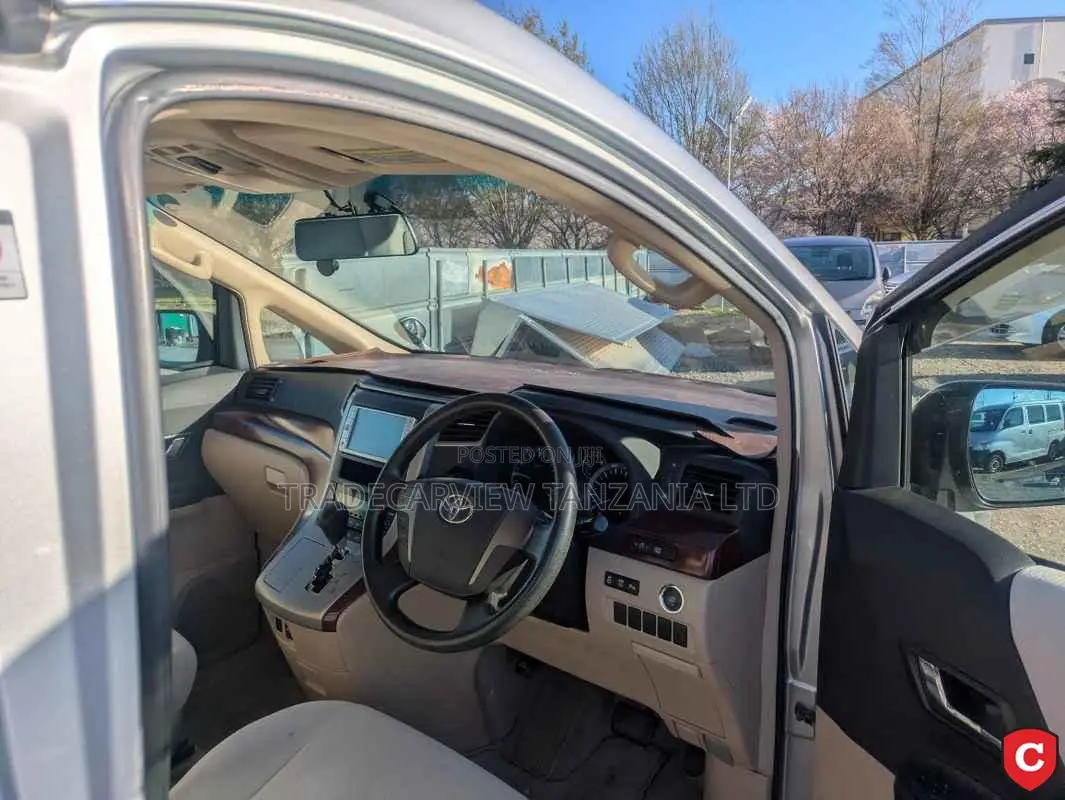 Toyota Alphard 2009 Silver