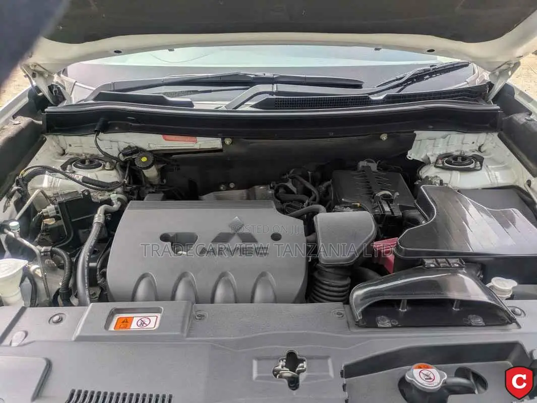 Mitsubishi Outlander 2016 Pearl