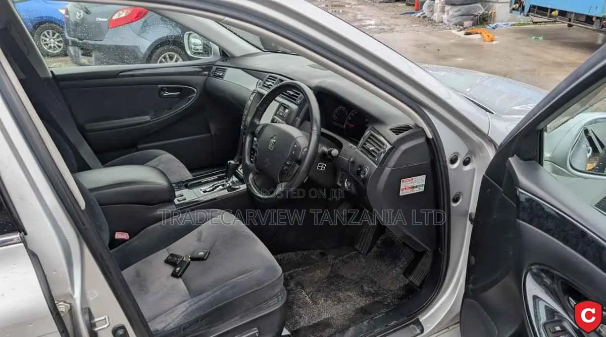 Toyota Crown Royale 2005 Silver