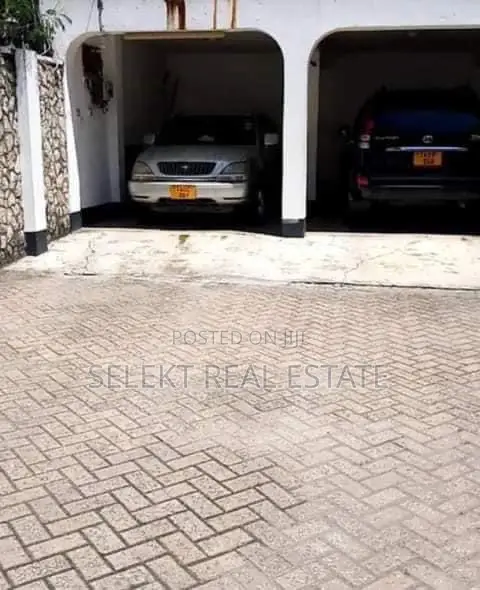 4bdrm House in Upanga East for sale