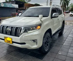 Toyota Land Cruiser Prado 2019 White
