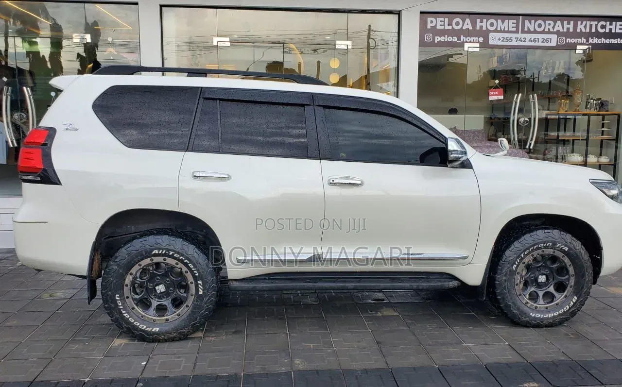 Toyota Land Cruiser Prado 2019 White