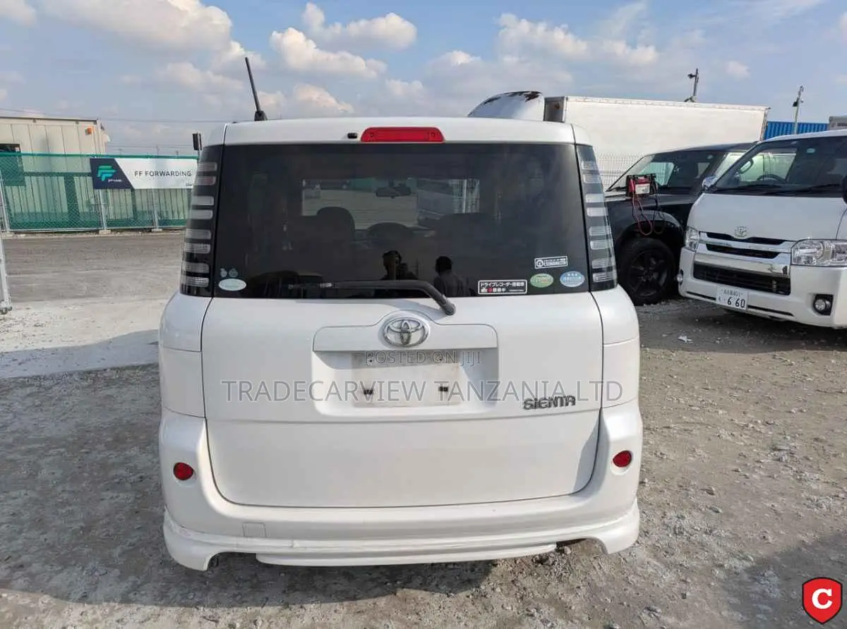 Toyota Sienta 2004 Pearl
