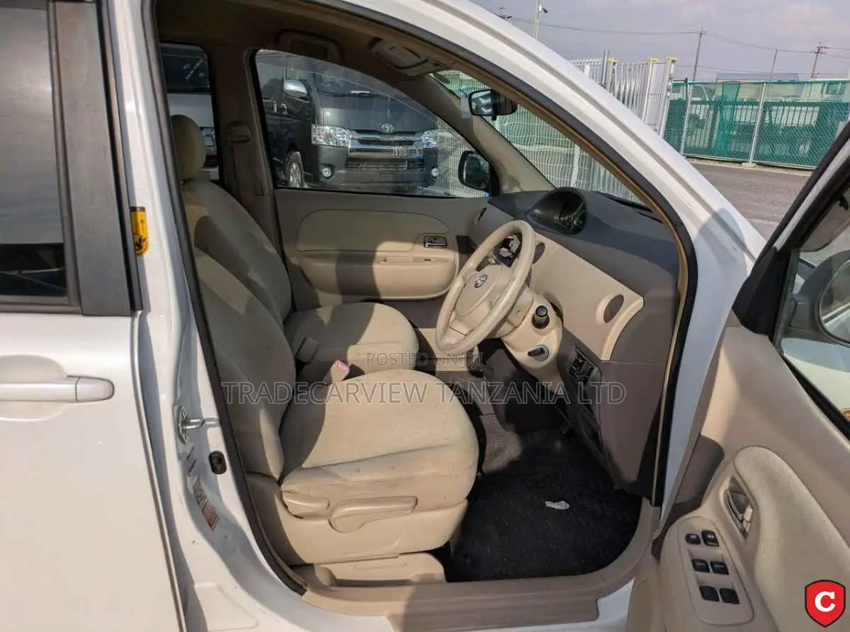 Toyota Sienta 2004 Pearl