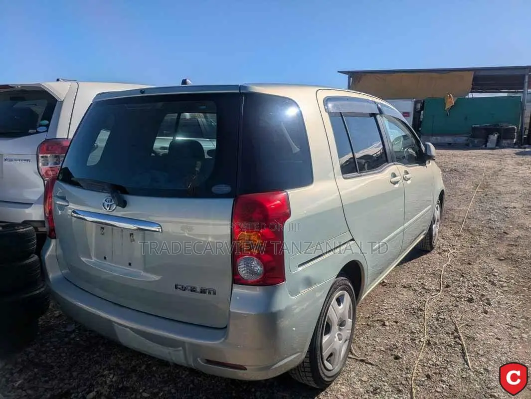 Toyota Raum 2003 Green