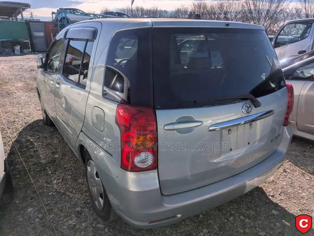 Toyota Raum 2003 Green