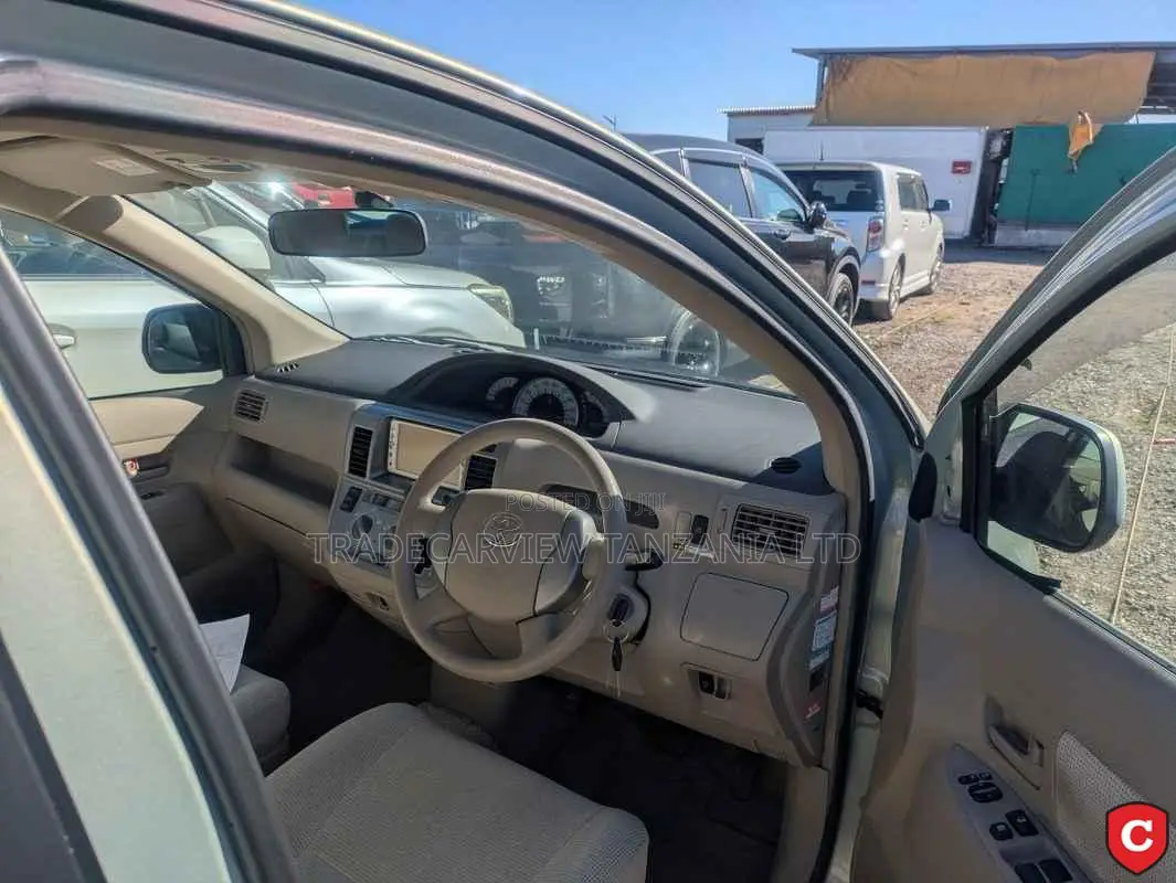 Toyota Raum 2003 Green