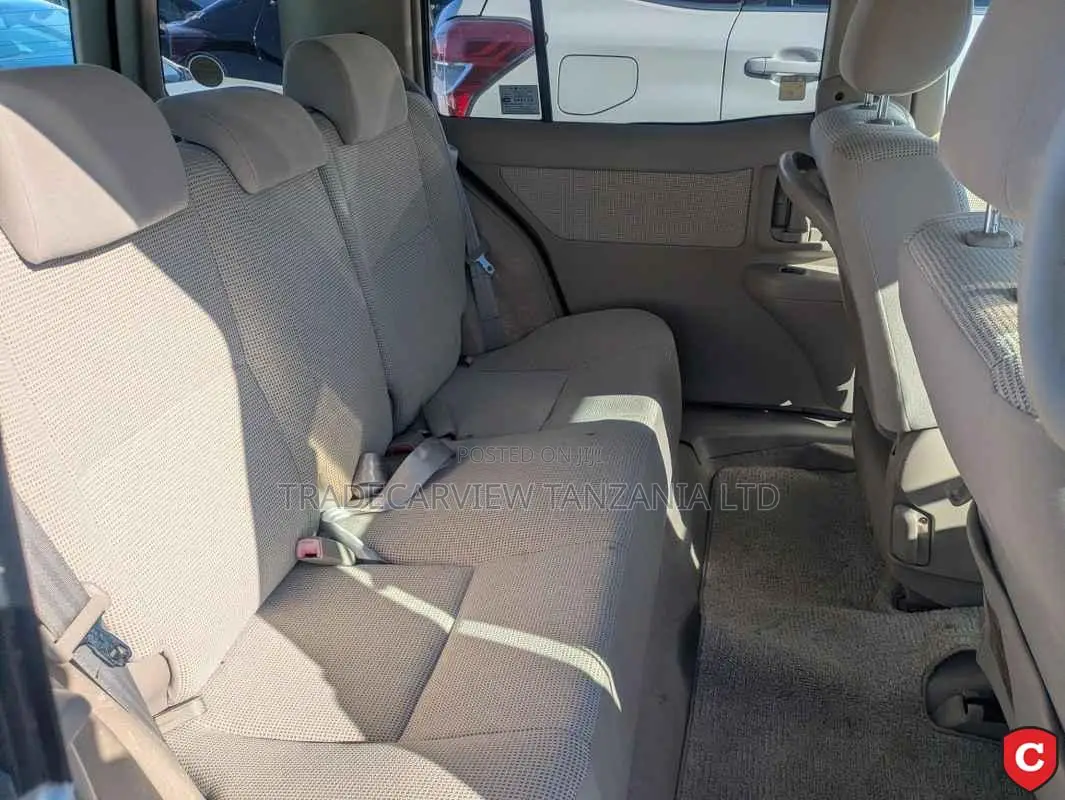Toyota Raum 2003 Green