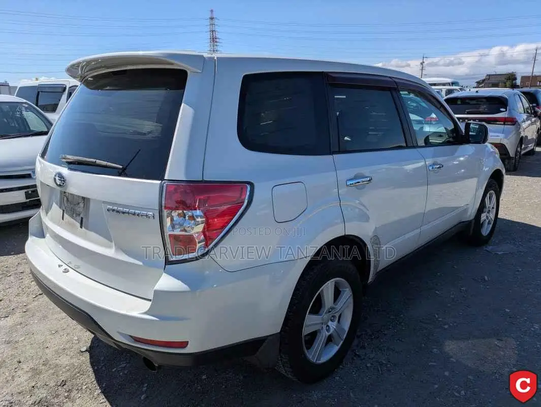 Subaru Forester 2010 Pearl
