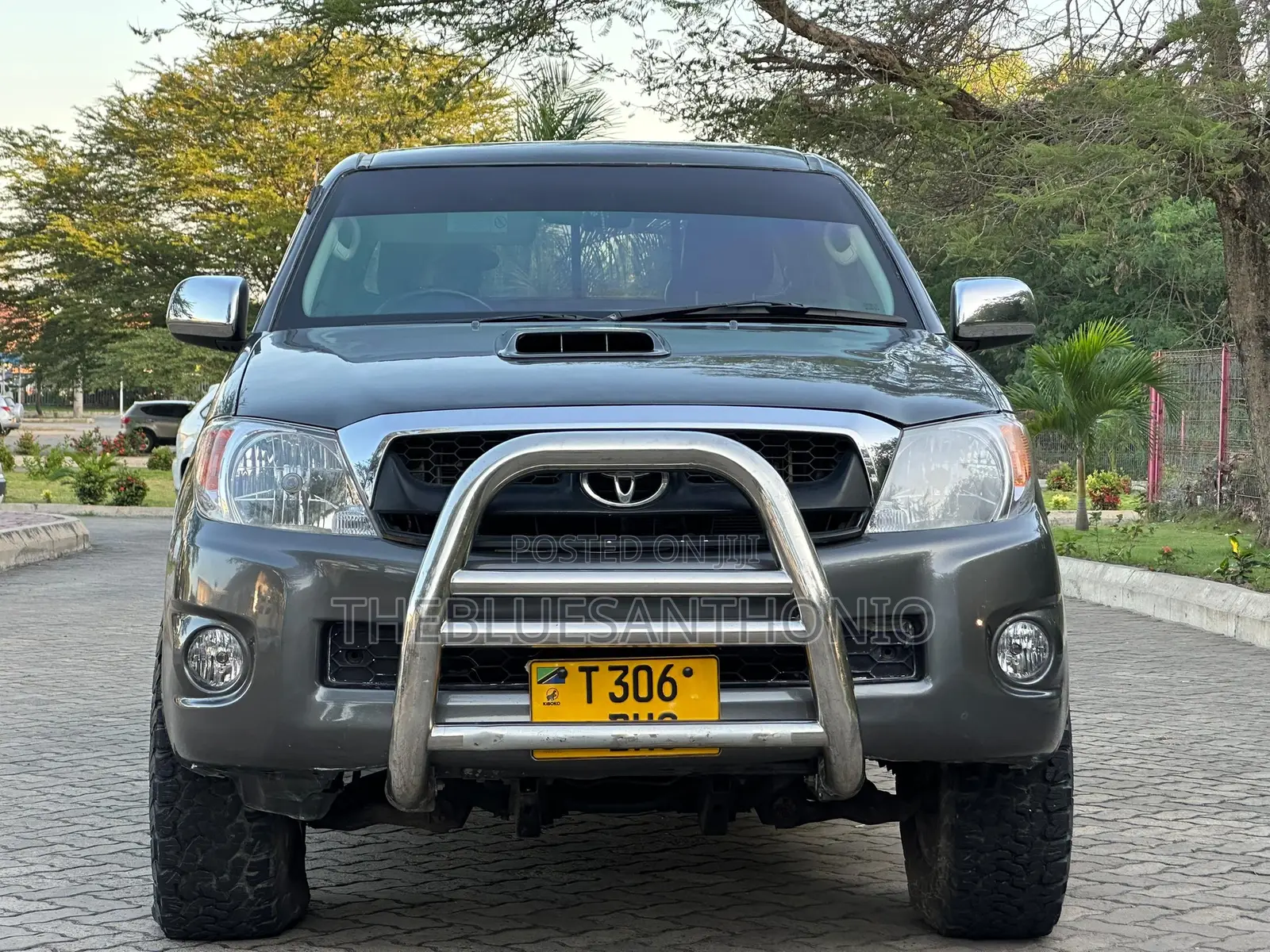 Toyota Hilux 2006 Gray