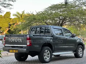 Toyota Hilux 2006 Gray