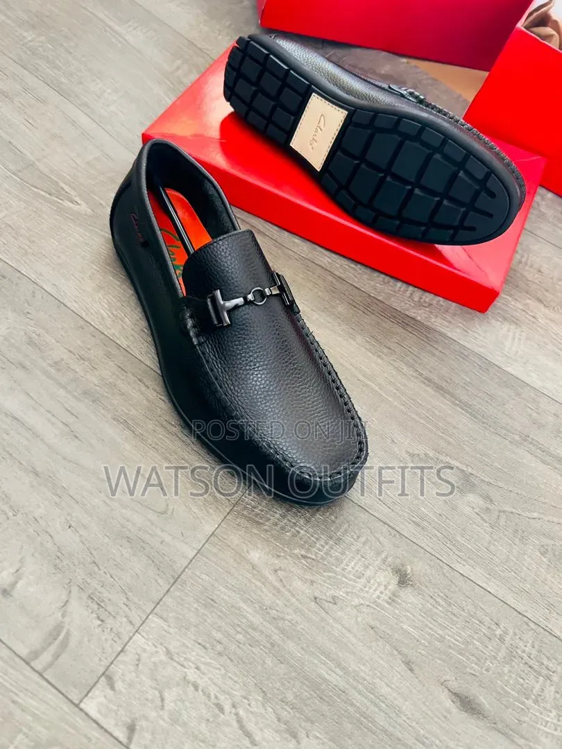 Men's Leather Shoes or Loafers Purely Leathered Lv Clarks and Gucci