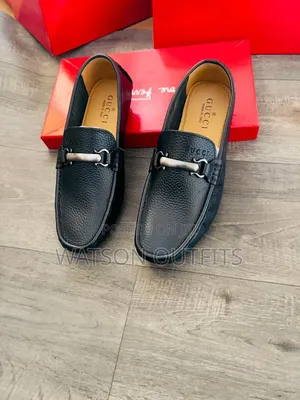 Men's Leather Shoes or Loafers Purely Leathered Lv Clarks and Gucci